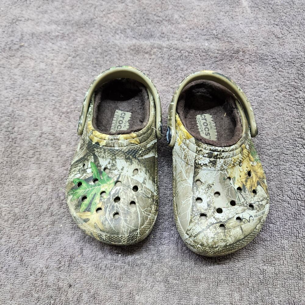 Children's Camouflage lined Crocs size C6 b51